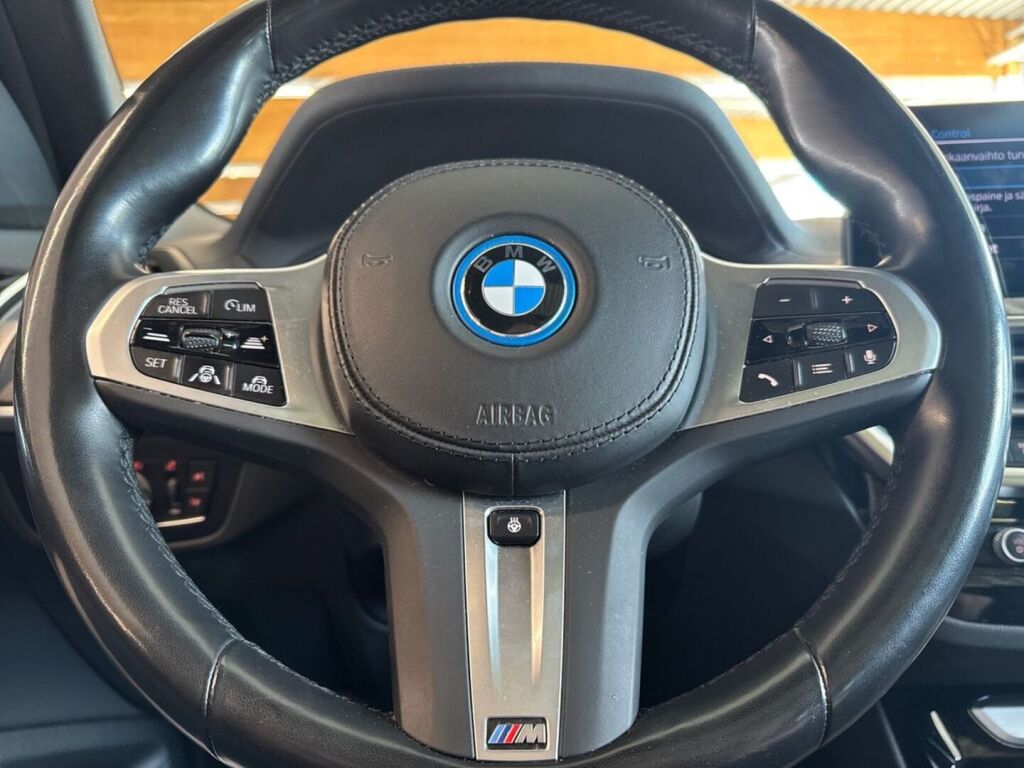 BMW iX3 2023 Punainen