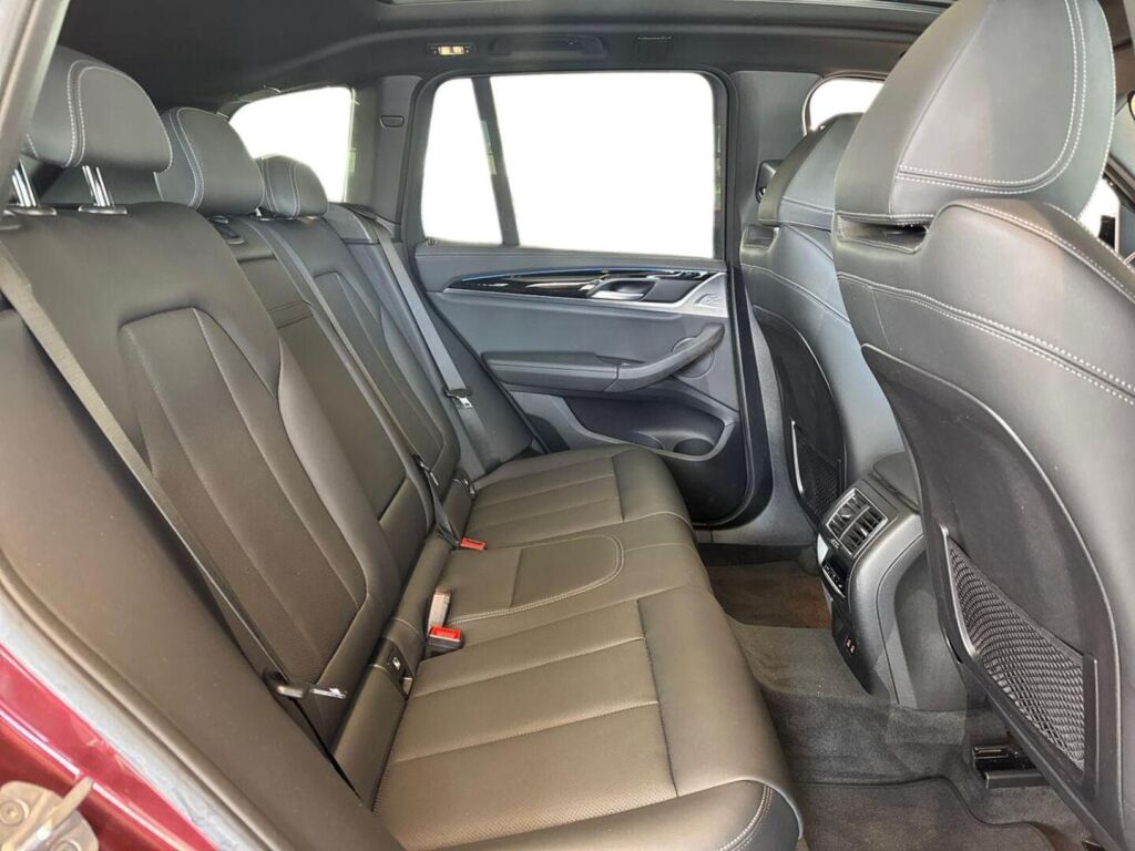 BMW iX3 2023 Punainen