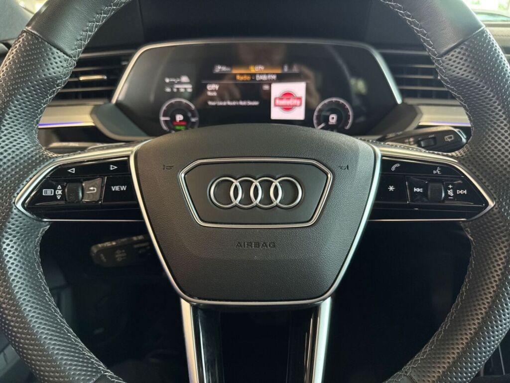 Audi Q8 e-tron 2024 Harmaa (Daytona Grey)