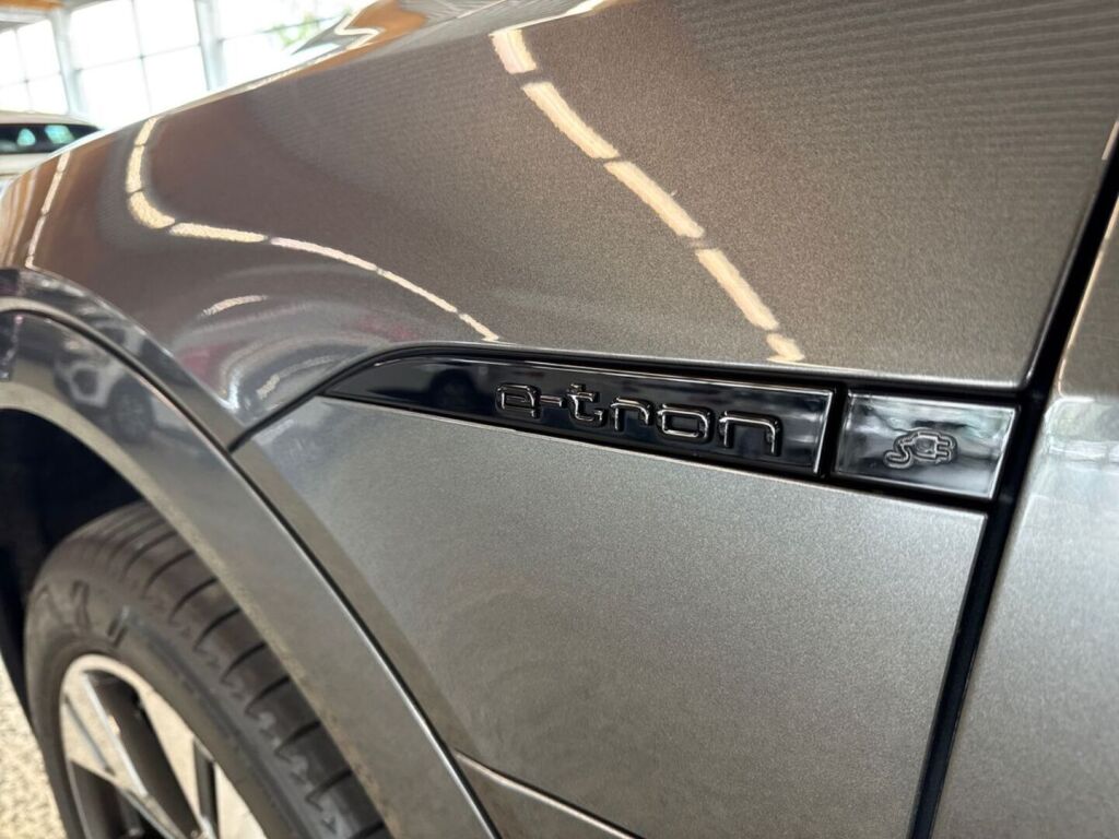 Audi Q8 e-tron 2024 Harmaa (Daytona Grey)