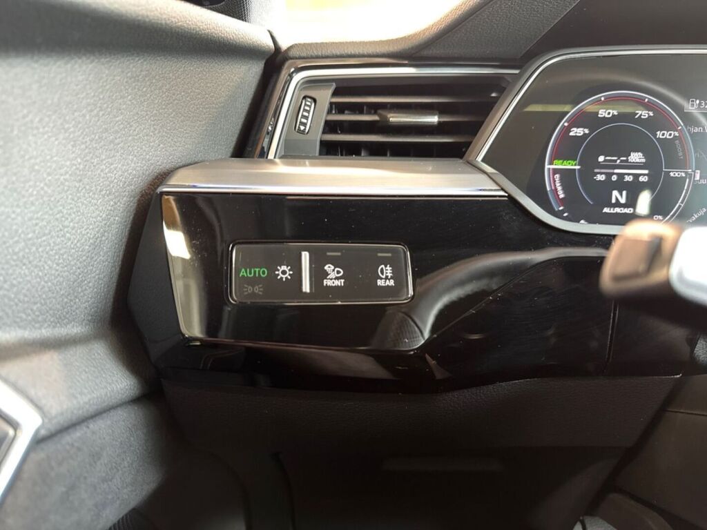 Audi Q8 e-tron 2024 Harmaa (Daytona Grey)