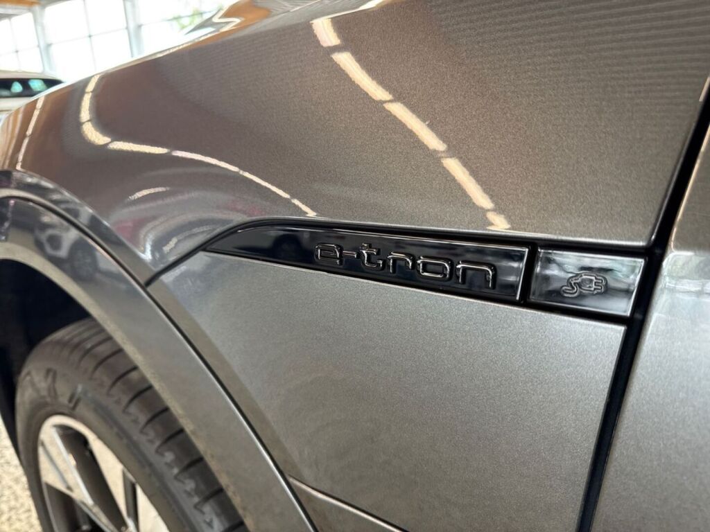 Audi Q8 e-tron 2024 Harmaa (Daytona Grey)