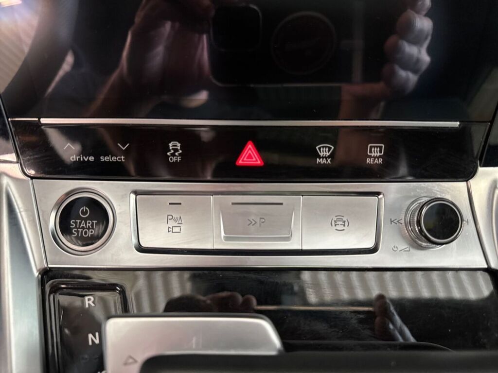 Audi Q8 e-tron 2024 Harmaa (Daytona Grey)