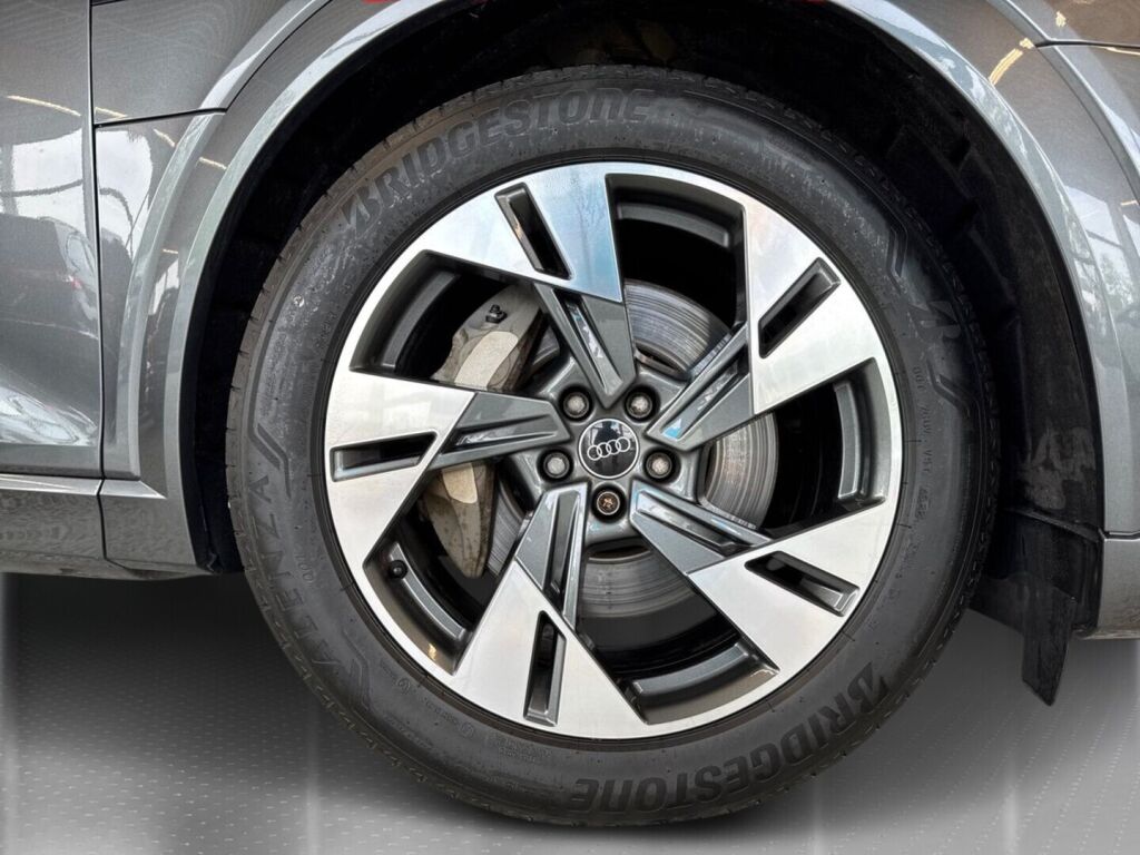 Audi Q8 e-tron 2024 Harmaa (Daytona Grey)