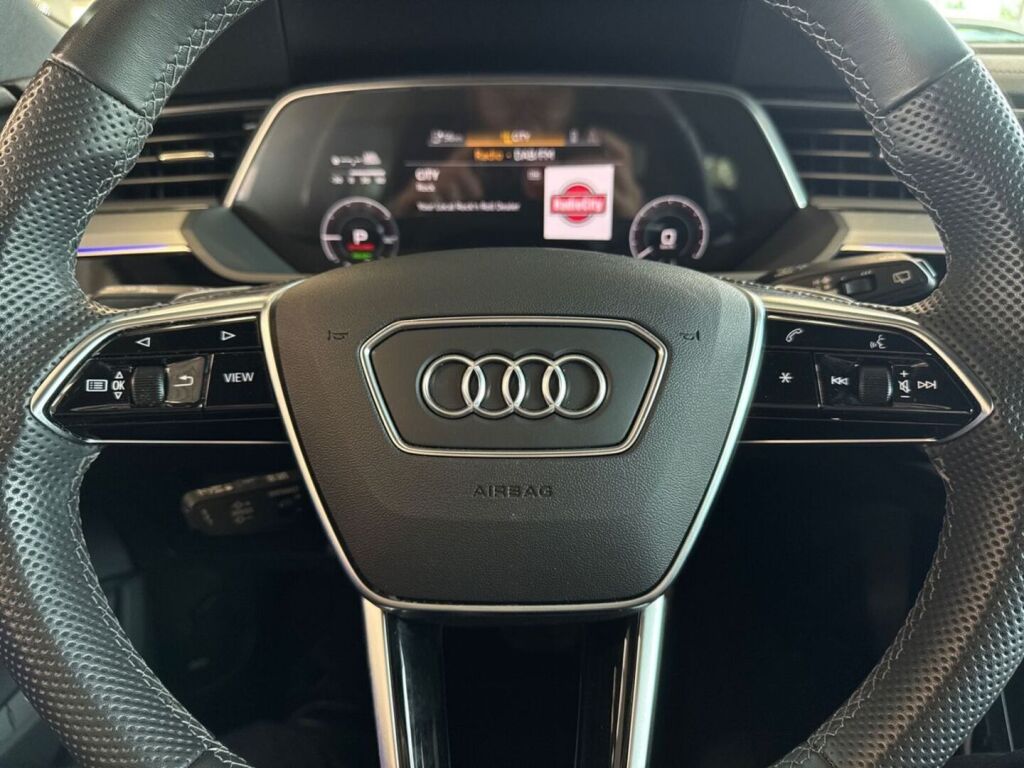 Audi Q8 e-tron 2024 Harmaa (Daytona Grey)