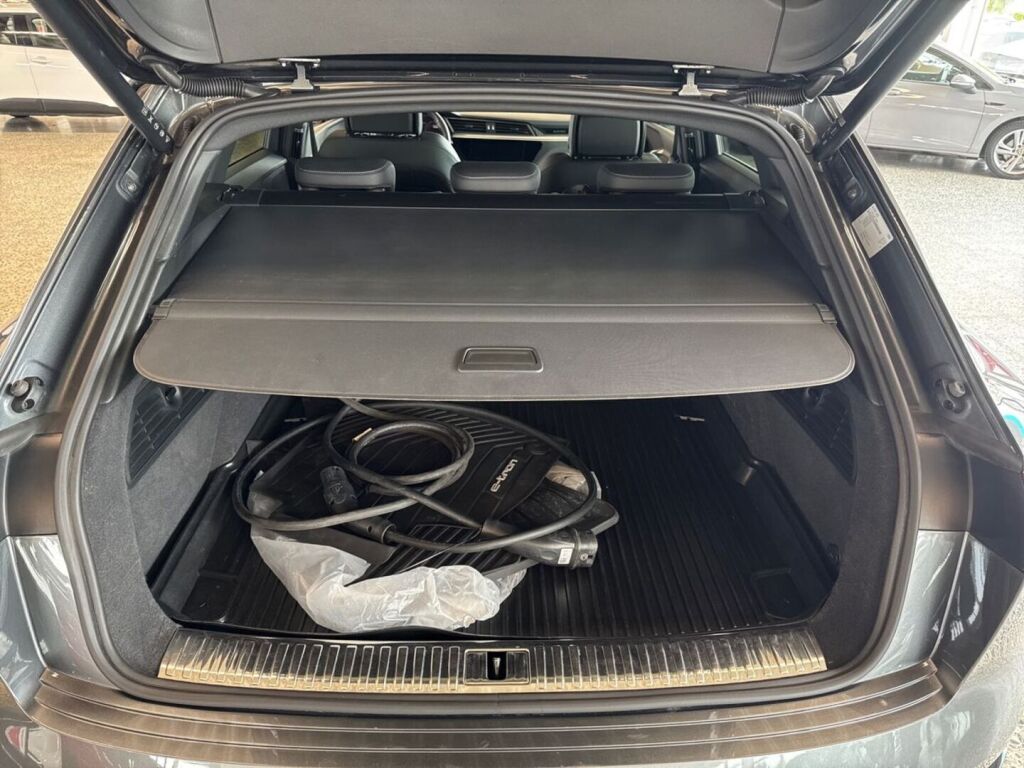 Audi Q8 e-tron 2024 Harmaa (Daytona Grey)