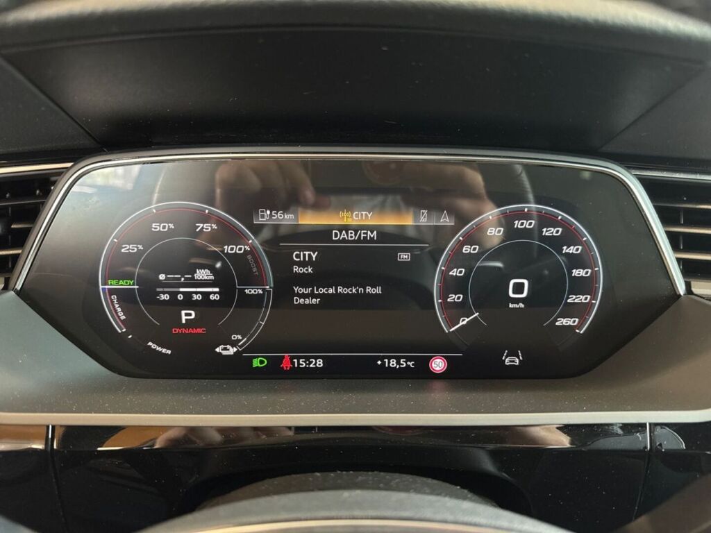 Audi Q8 e-tron 2024 Harmaa (Daytona Grey)
