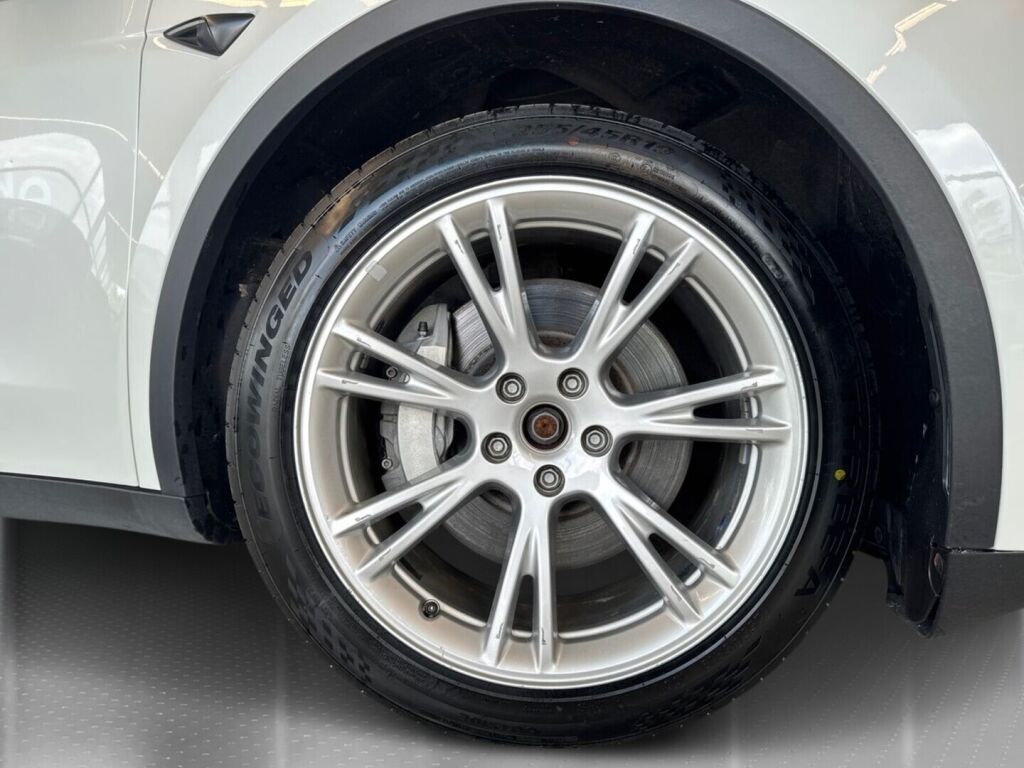 Tesla Model Y 2024 Valkoinen