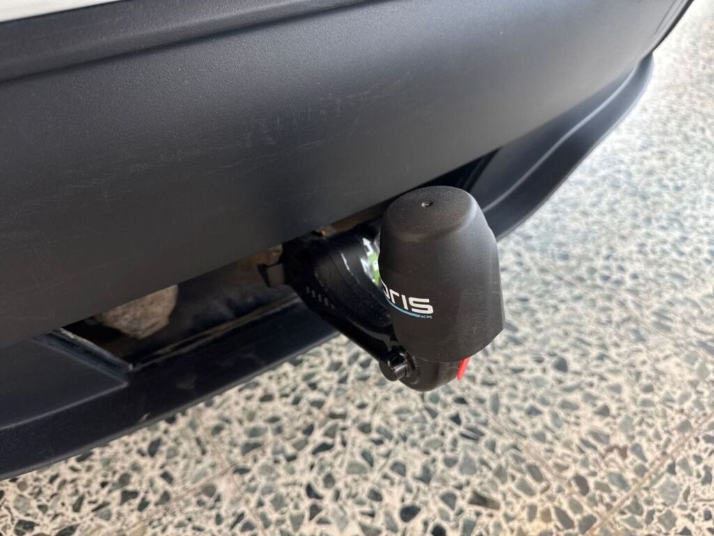 Tesla Model Y 2024 Valkoinen