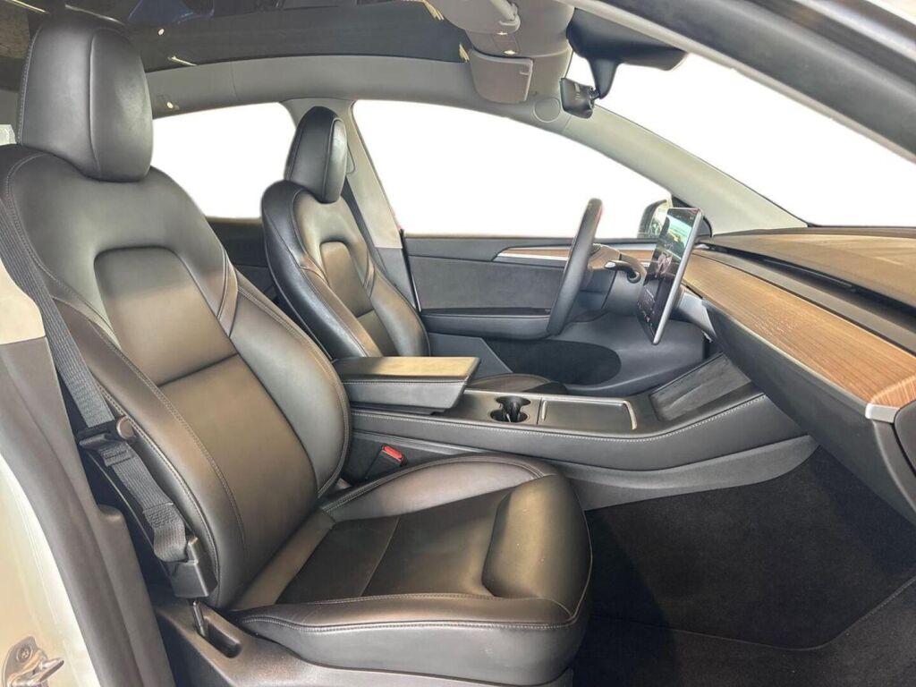 Tesla Model Y 2024 Valkoinen