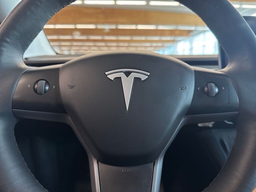 Tesla Model Y 2024 Valkoinen