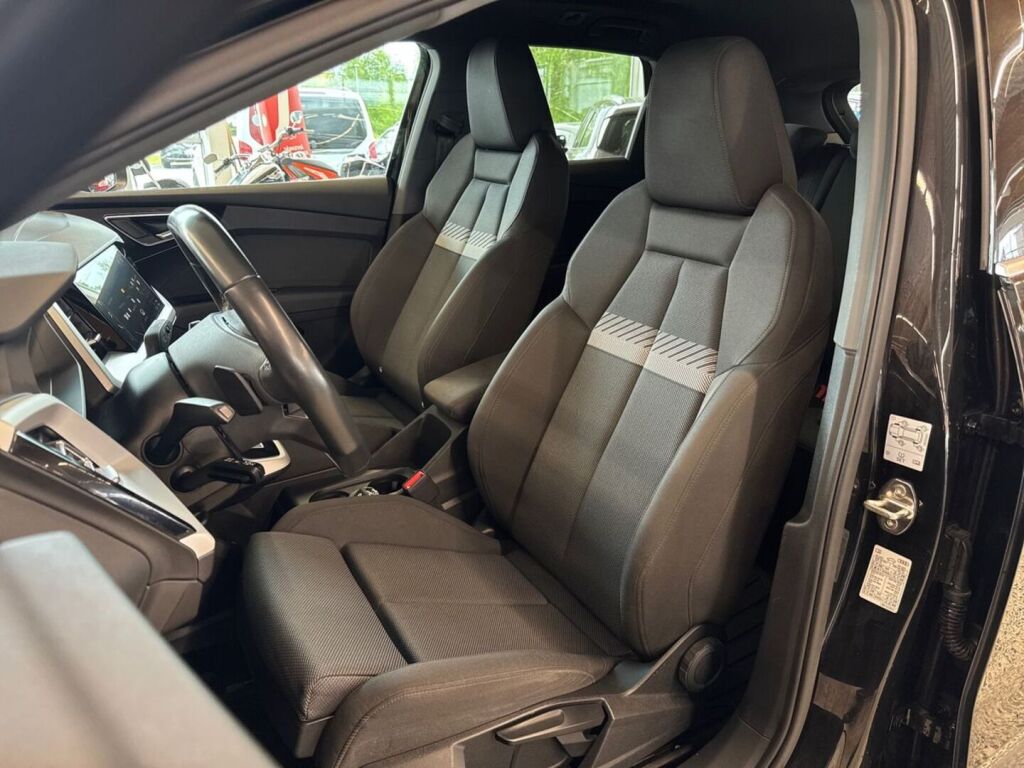 Audi Q4 e-tron 2022 Musta