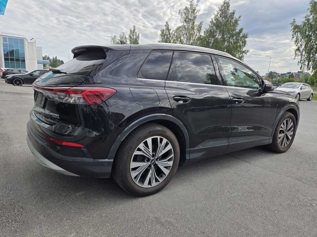 Audi Q4 e-tron 2022 Musta