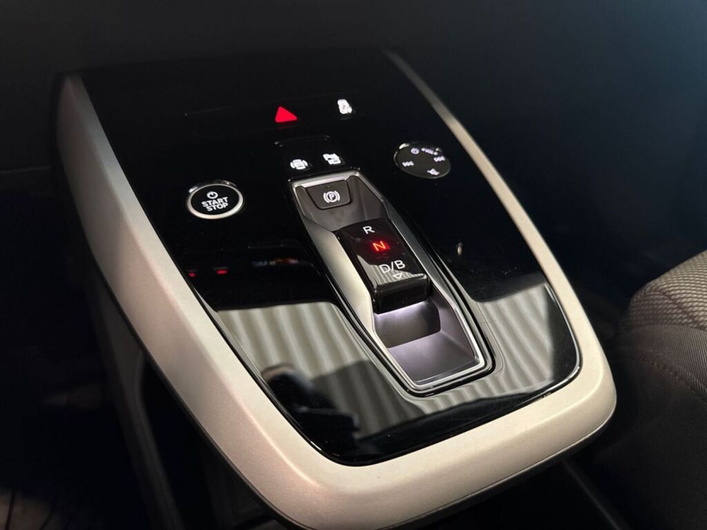 Audi Q4 e-tron 2022 Musta