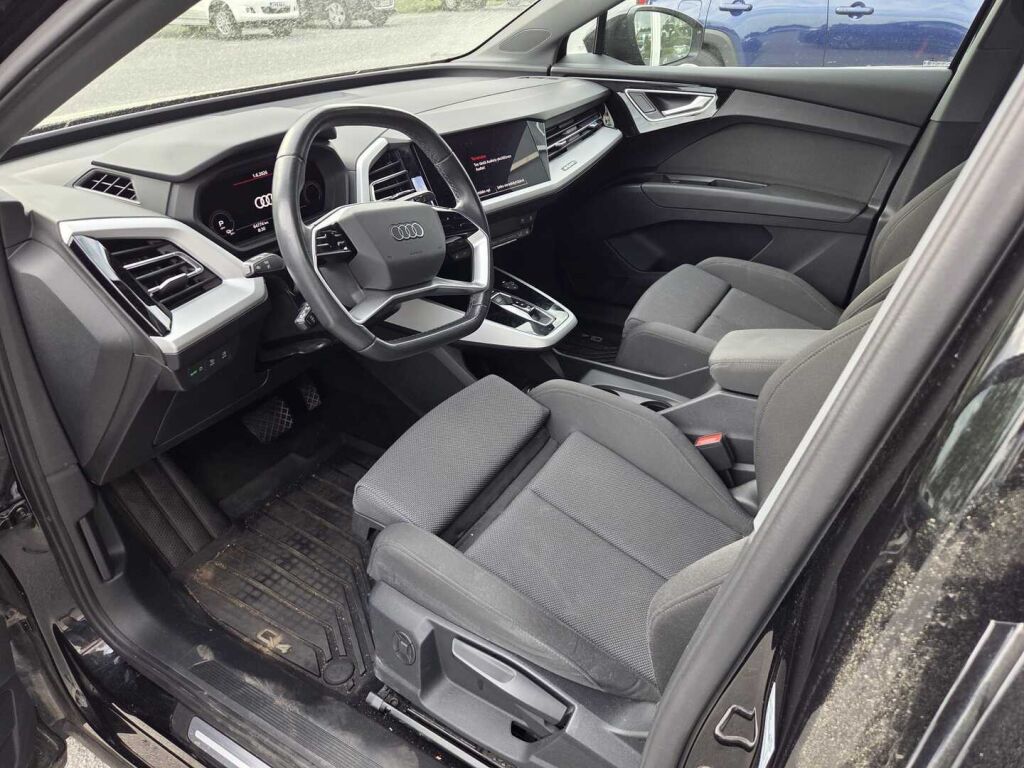 Audi Q4 e-tron 2022 Musta