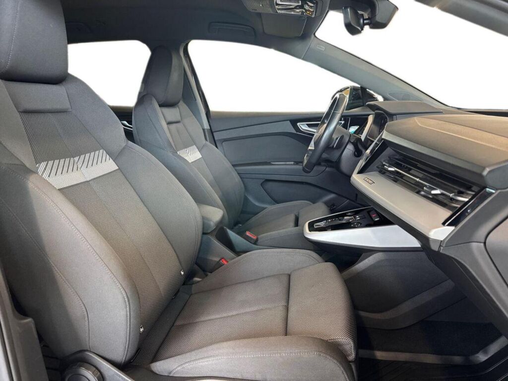 Audi Q4 e-tron 2022 Musta