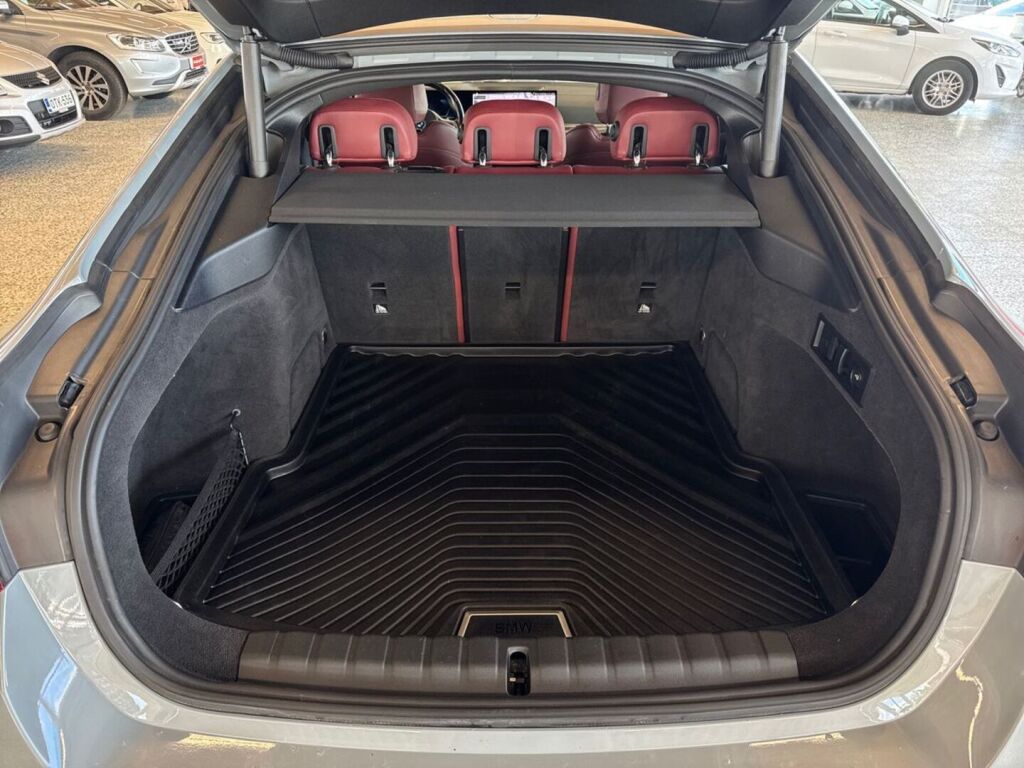 BMW i4 2023 Harmaa