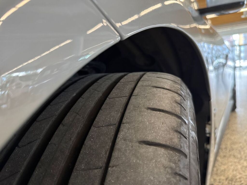 BMW i4 2023 Harmaa