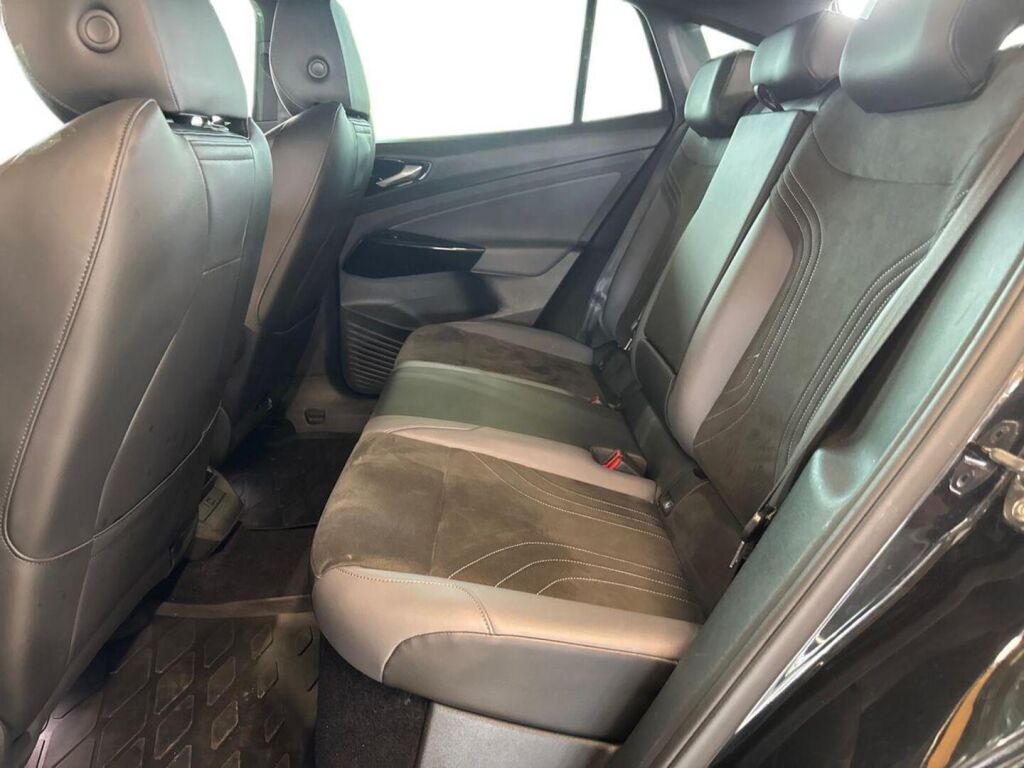 Volkswagen ID.5 2023 Musta