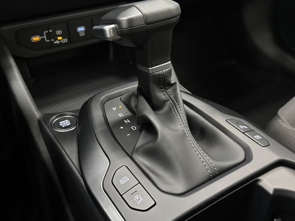 Kia K4 2026 Harmaa