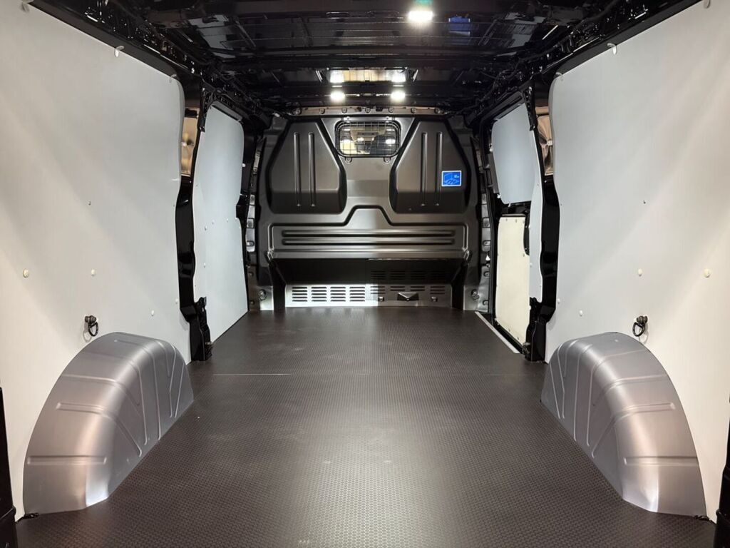 Ford Transit Custom 2026 Musta