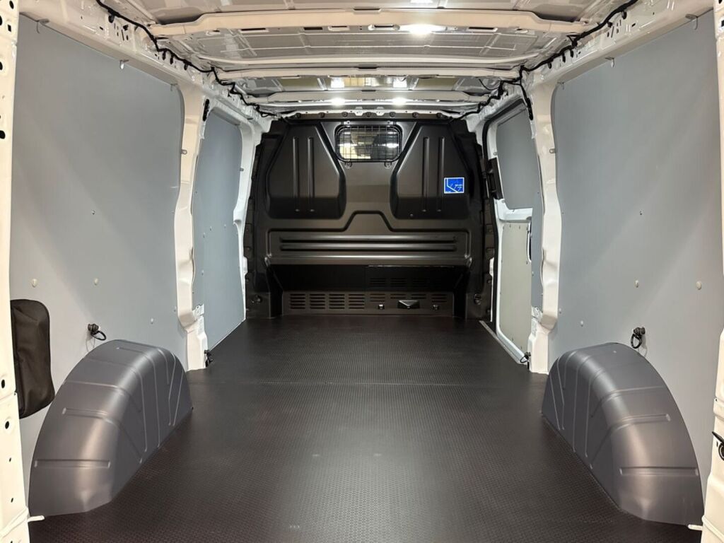 Ford Transit Custom 2026 Valkoinen
