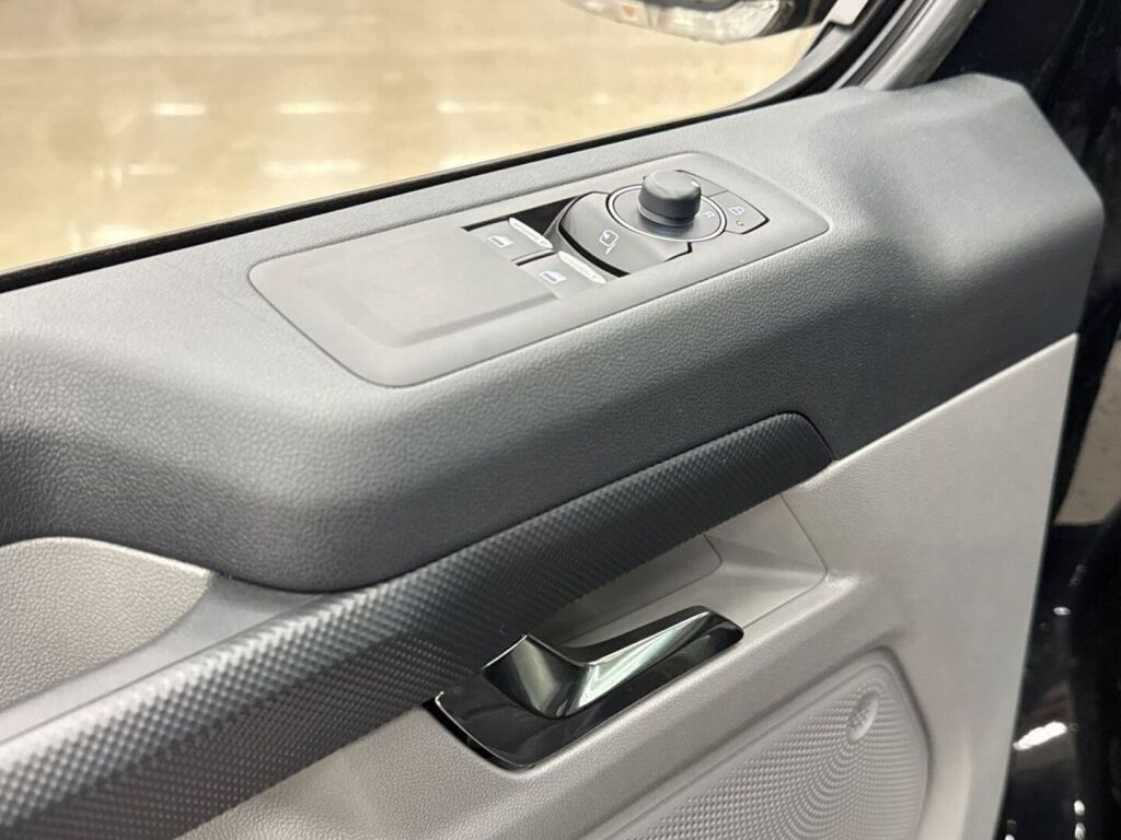 Ford Transit Custom 2026 Musta