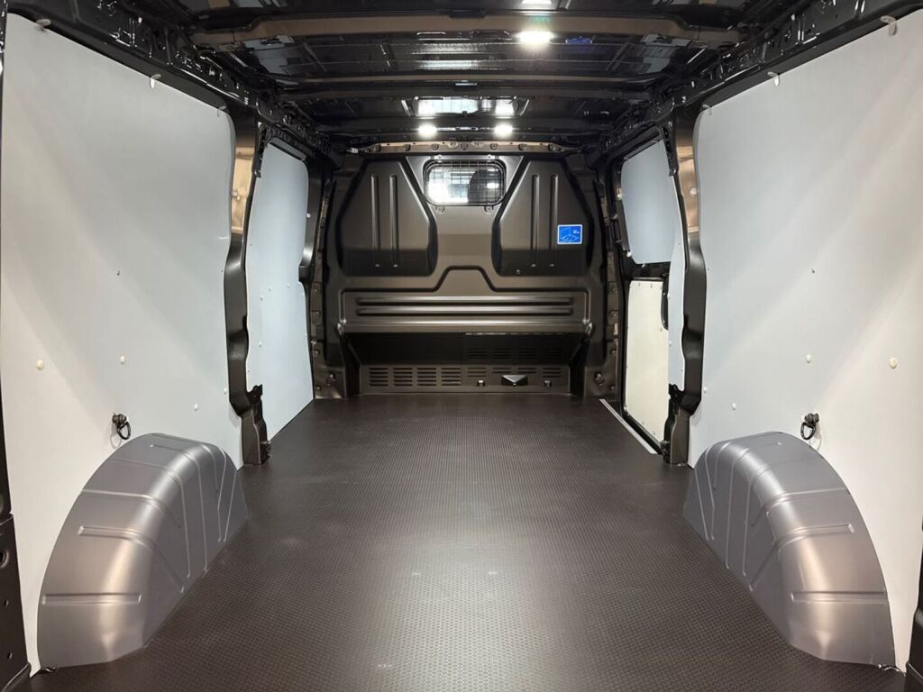 Ford Transit Custom 2026 Harmaa