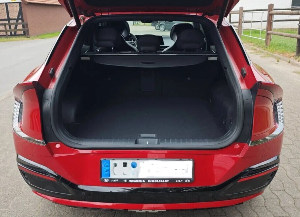 Kia EV6 2023 met.punainen