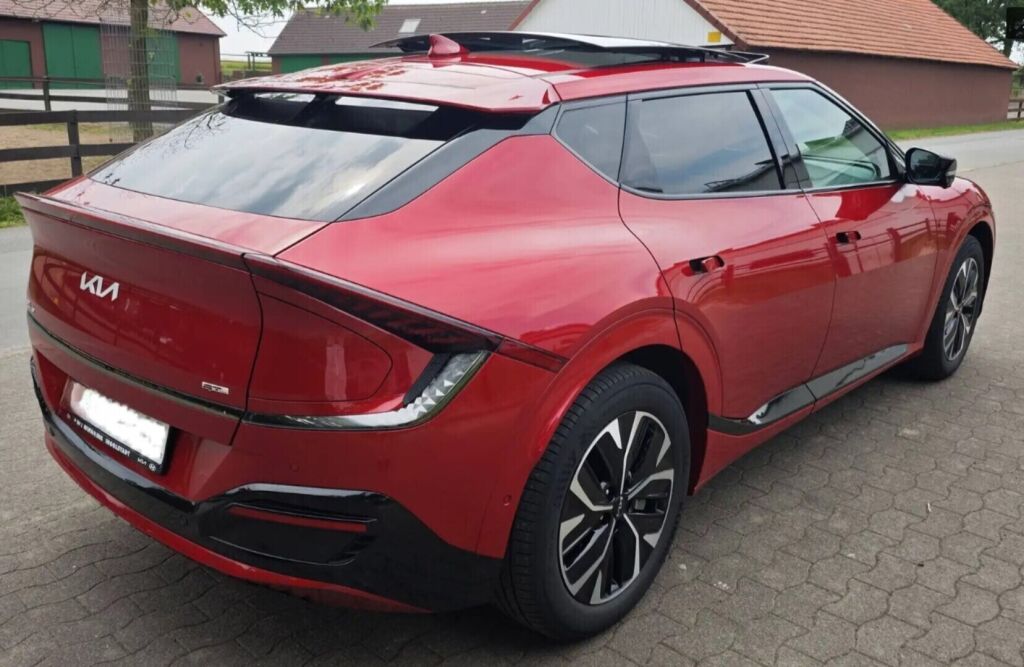 Kia EV6 2023 met.punainen