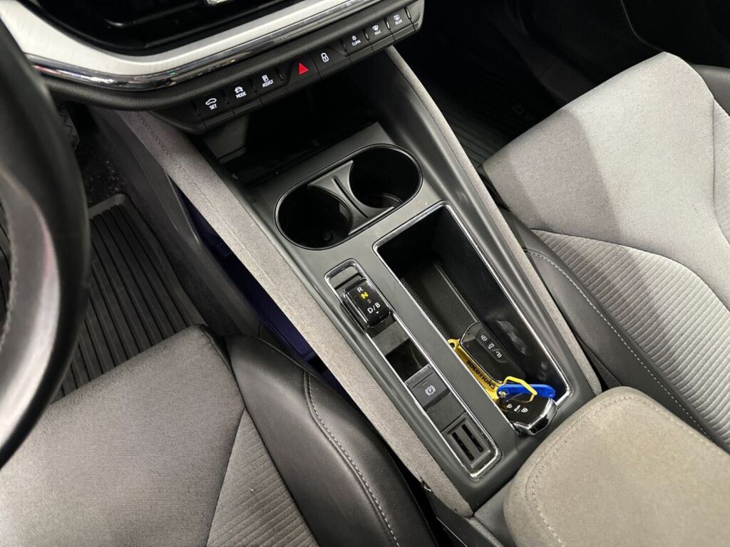 Skoda Enyaq 2022 Valkoinen (Moon White Metallic)