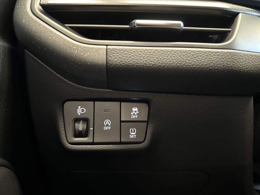 Kia Stonic 2026 Musta