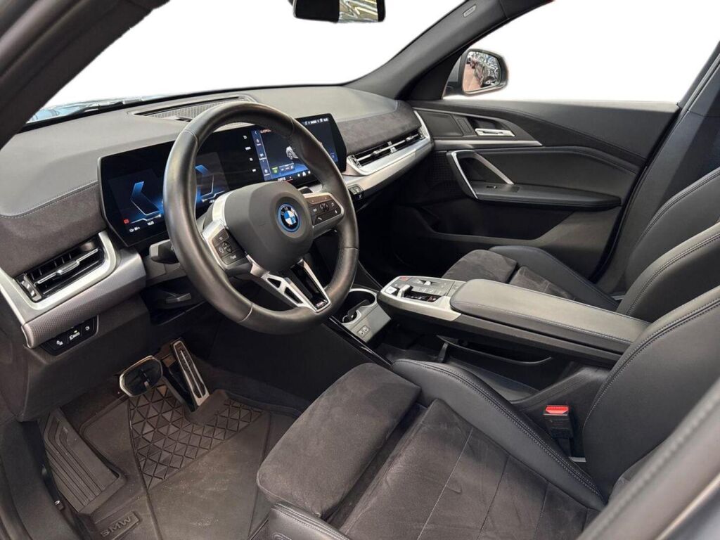 BMW iX2 2025 Metalli harmaa