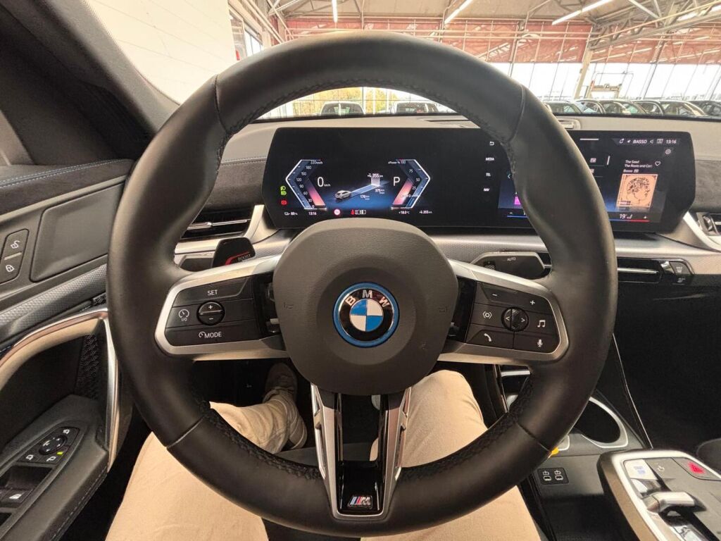 BMW iX2 2025 Metalli harmaa