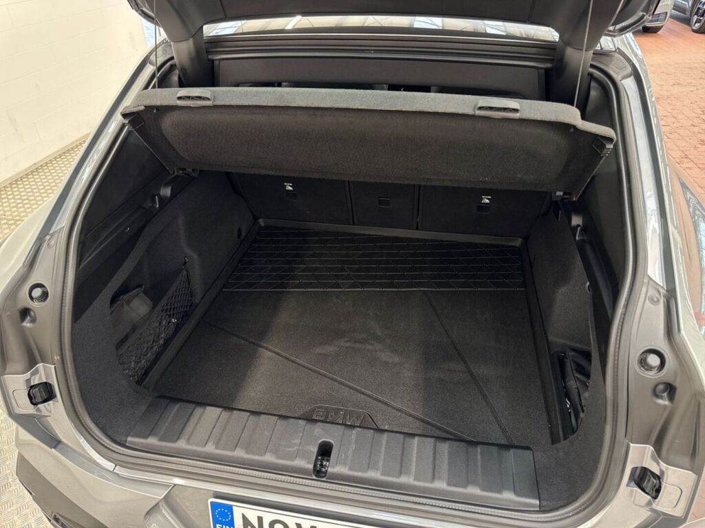 BMW iX2 2025 Metalli harmaa