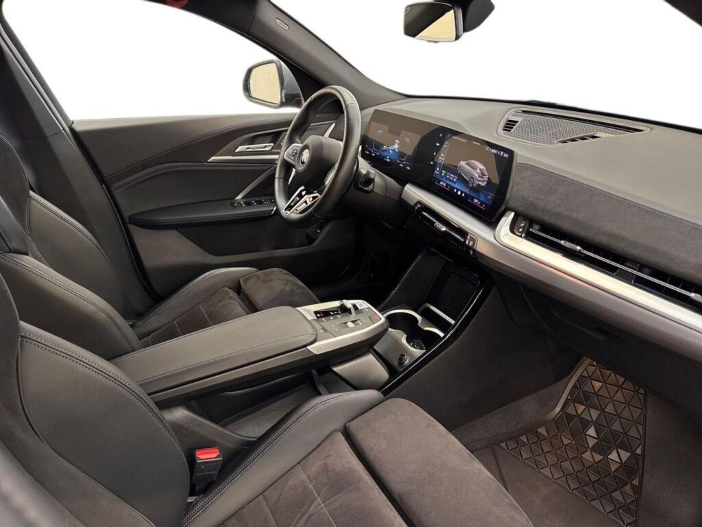BMW iX2 2025 Metalli harmaa