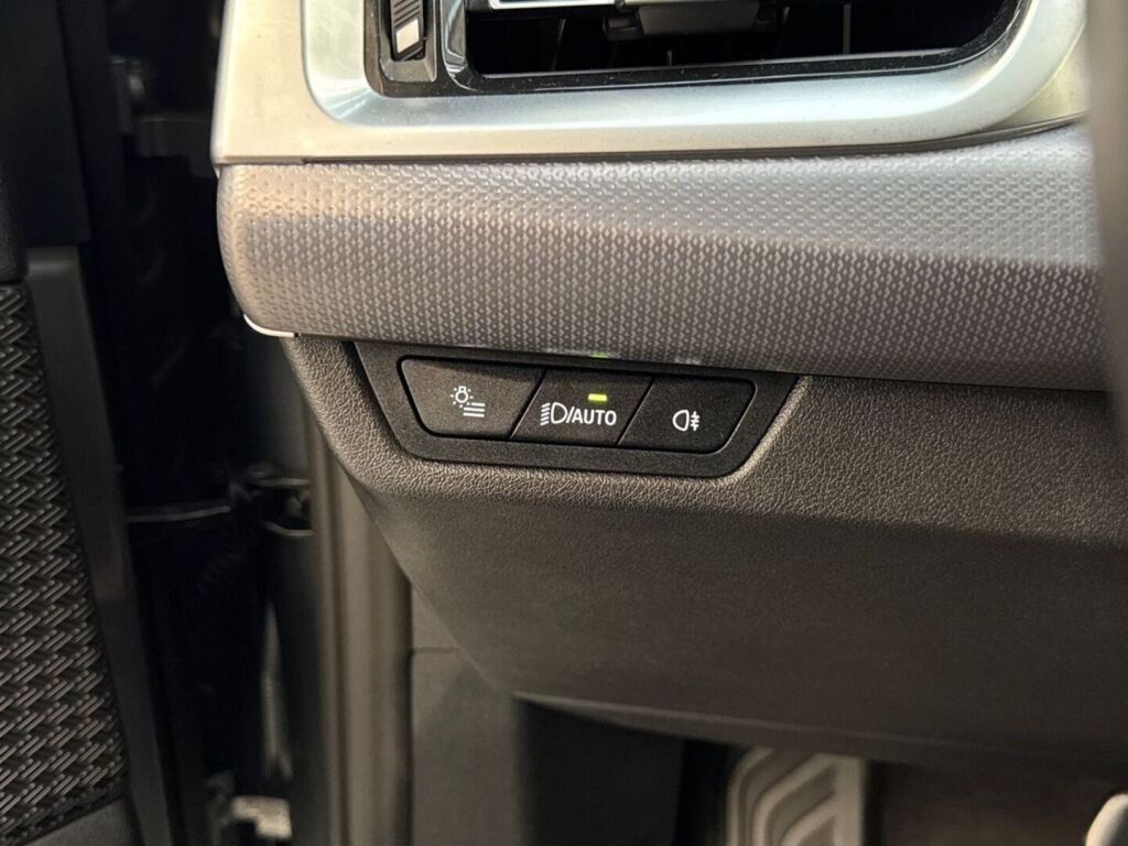 BMW iX2 2025 Metalli harmaa