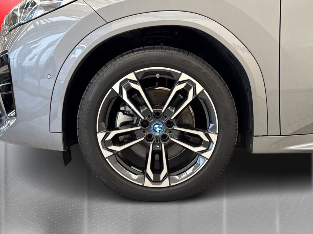 BMW iX2 2025 Metalli harmaa