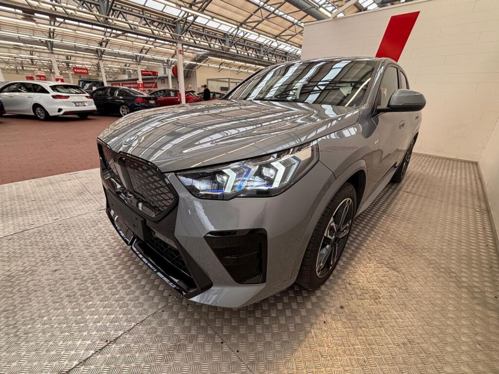 BMW iX2 2025 Metalli harmaa