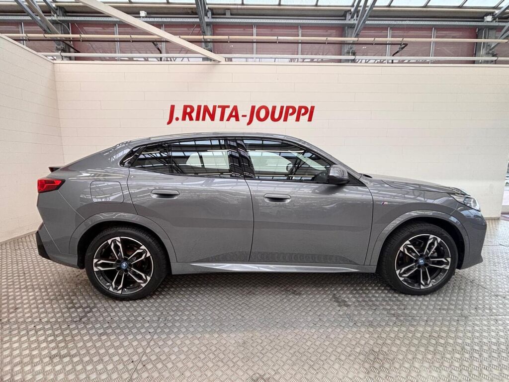 BMW iX2 2025 Metalli harmaa