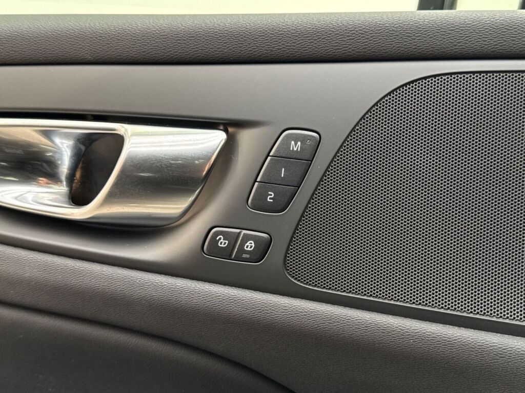 Volvo V60 2025 