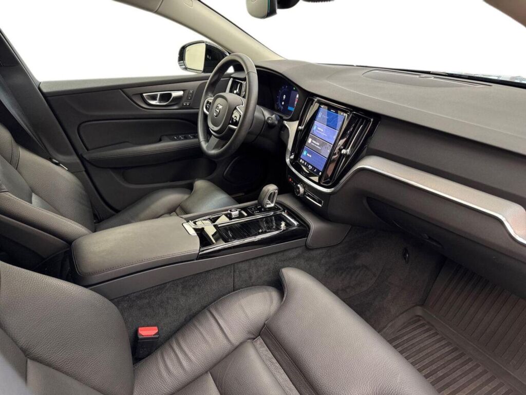 Volvo V60 2025 