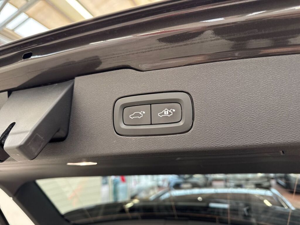 Volvo V60 2025 