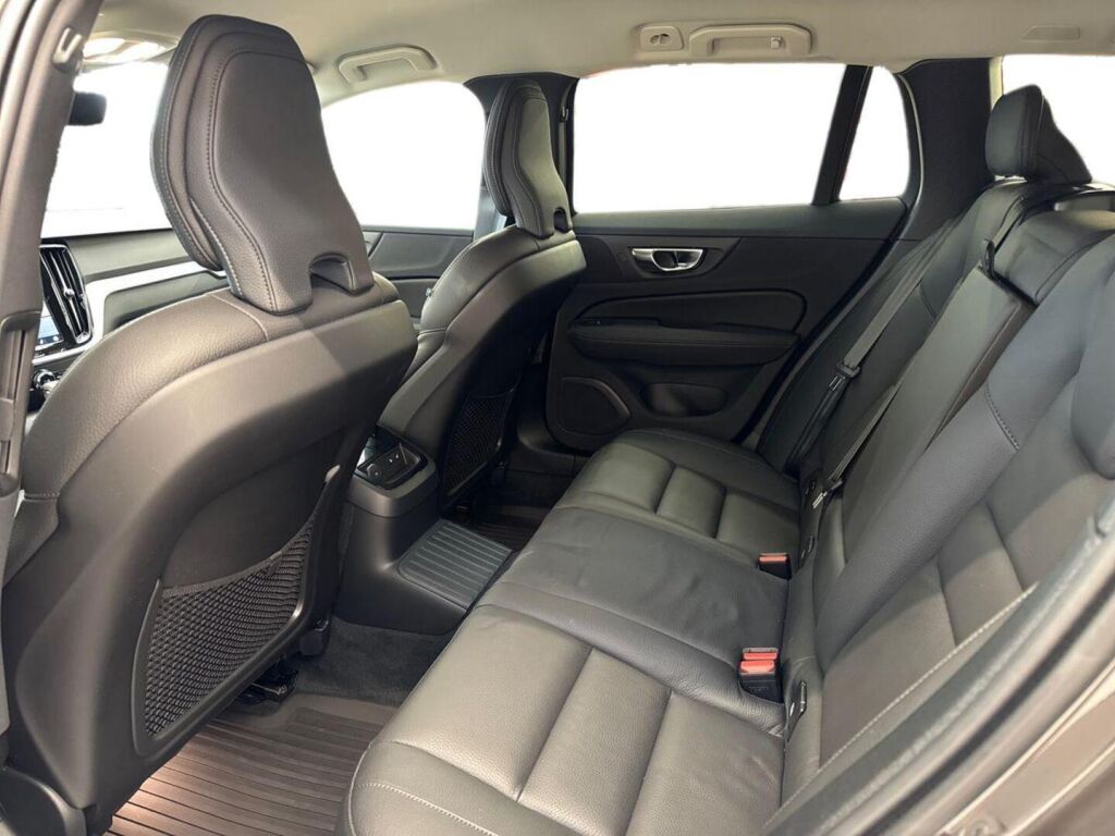 Volvo V60 2025 
