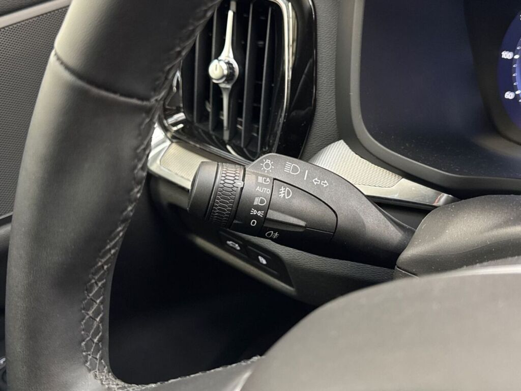Volvo V60 2025 