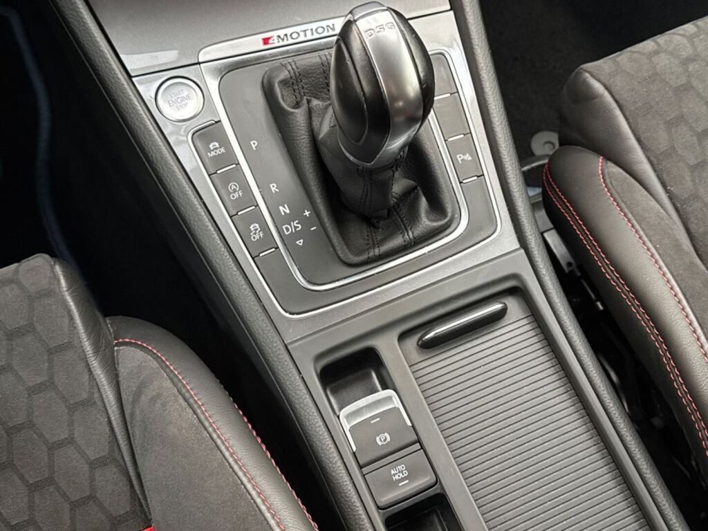 Volkswagen Golf 2016 Sininen