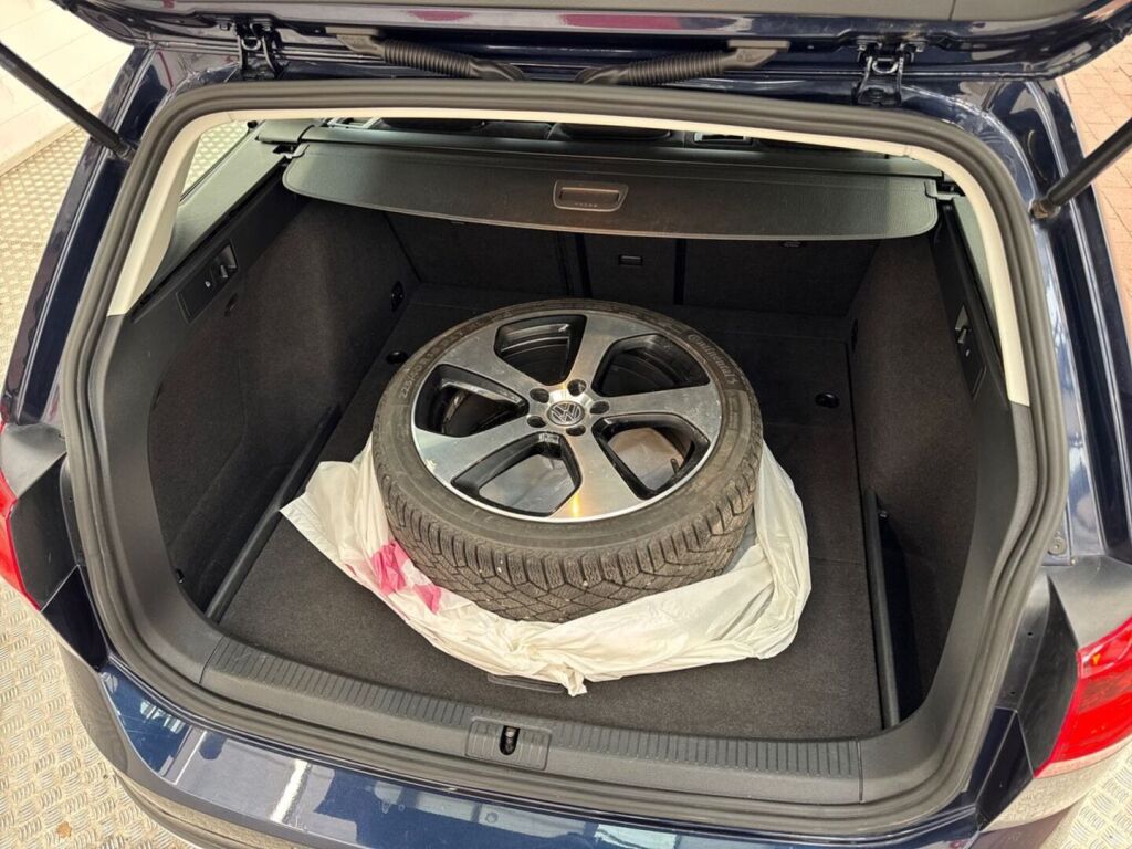 Volkswagen Golf 2016 Sininen