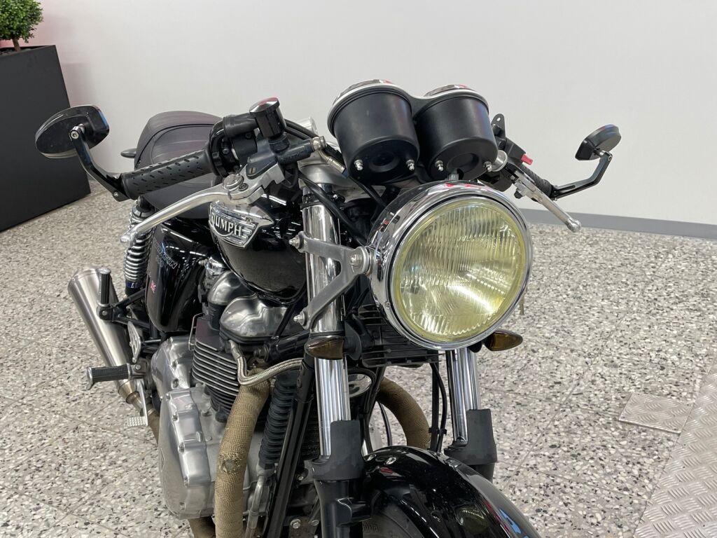 Triumph Thruxton 2005 Musta