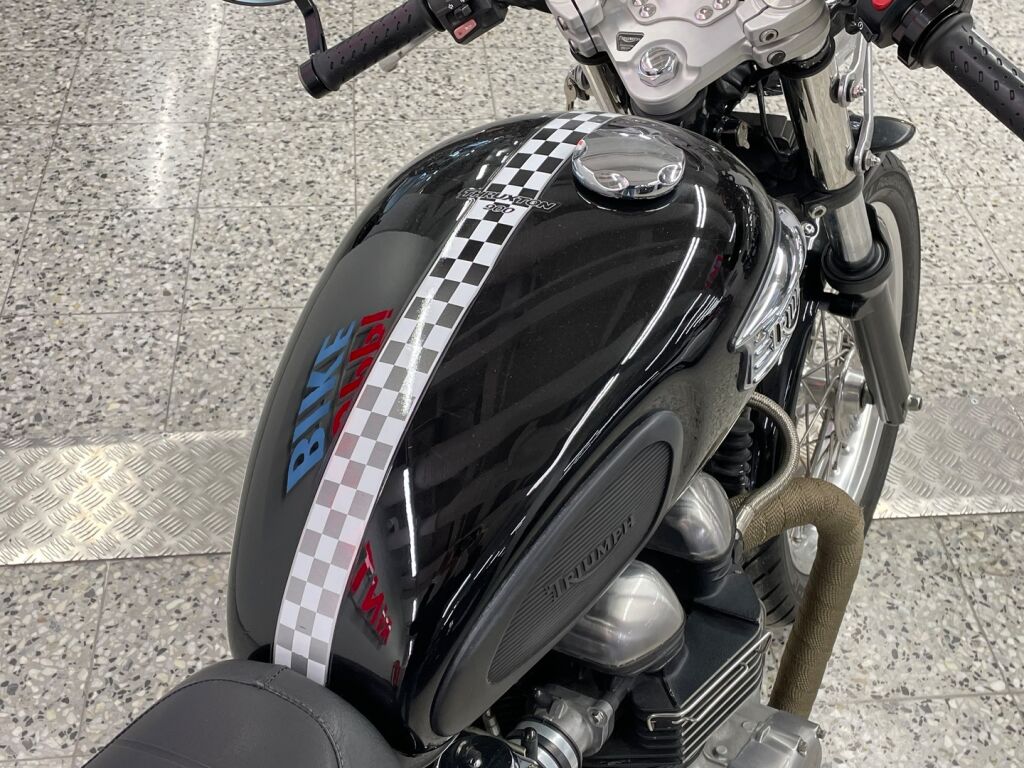 Triumph Thruxton 2005 Musta