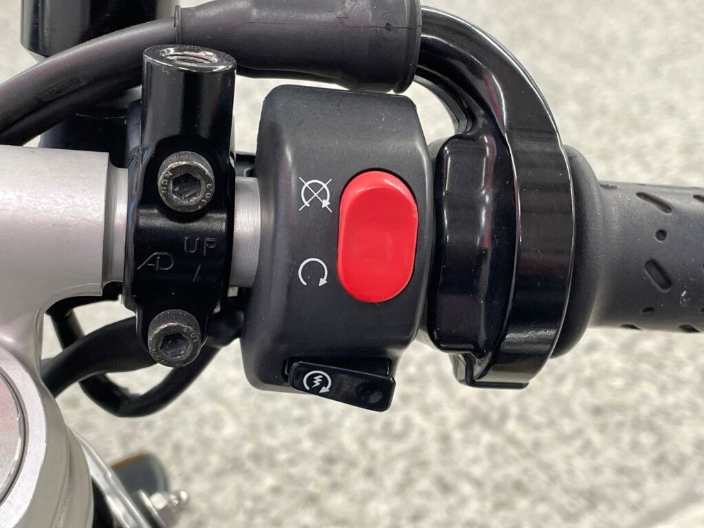 Triumph Thruxton 2005 Musta